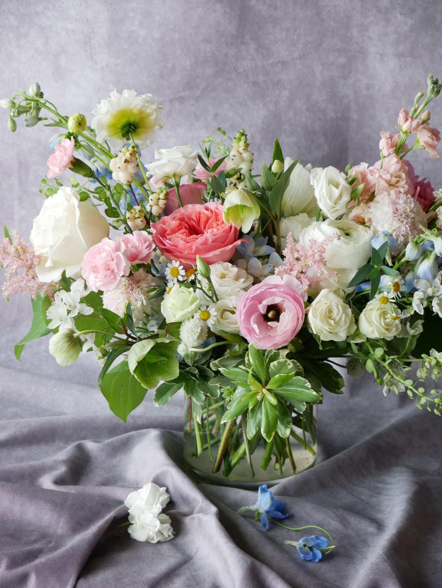 Same Day Flower Delivery Boston, boston same day flower delivery, flower delivery boston same day, Florist Quincy, Quincy Flower Shop, Flower Delivery Boston, Quincy MA Florist, Quincy Flowers, Quincy Florist, Flowers Quincy, Flower Arrangement. Hat box. Flower Hat box Boston. Flower delivery Boston. Bouquet. Flower arrangement. Flower delivery Boston. Same Day Delivery. Flowers. Quincy Florist. Flower Delivery in Quincy. Flower Delivery Quincy MA,