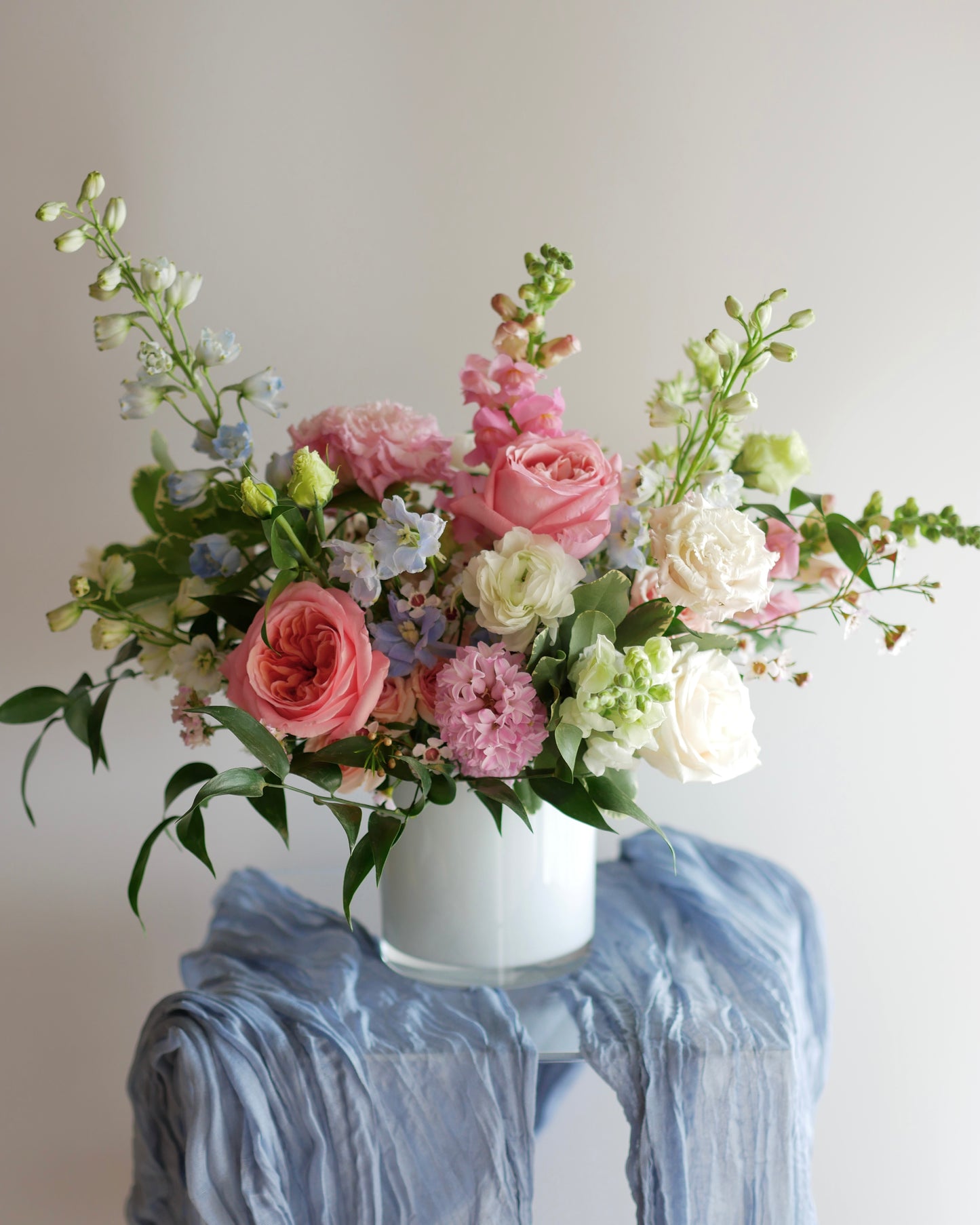 Same Day Flower Delivery Boston, boston same day flower delivery, flower delivery boston same day, Florist Quincy, Quincy Flower Shop, Flower Delivery Boston, Quincy MA Florist, Quincy Flowers, Quincy Florist, Flowers Quincy, Flower Arrangement. Hat box. Flower Hat box Boston. Flower delivery Boston. Bouquet. Flower arrangement. Flower delivery Boston. Same Day Delivery. Flowers. Quincy Florist. Flower Delivery in Quincy. Flower Delivery Quincy MA,