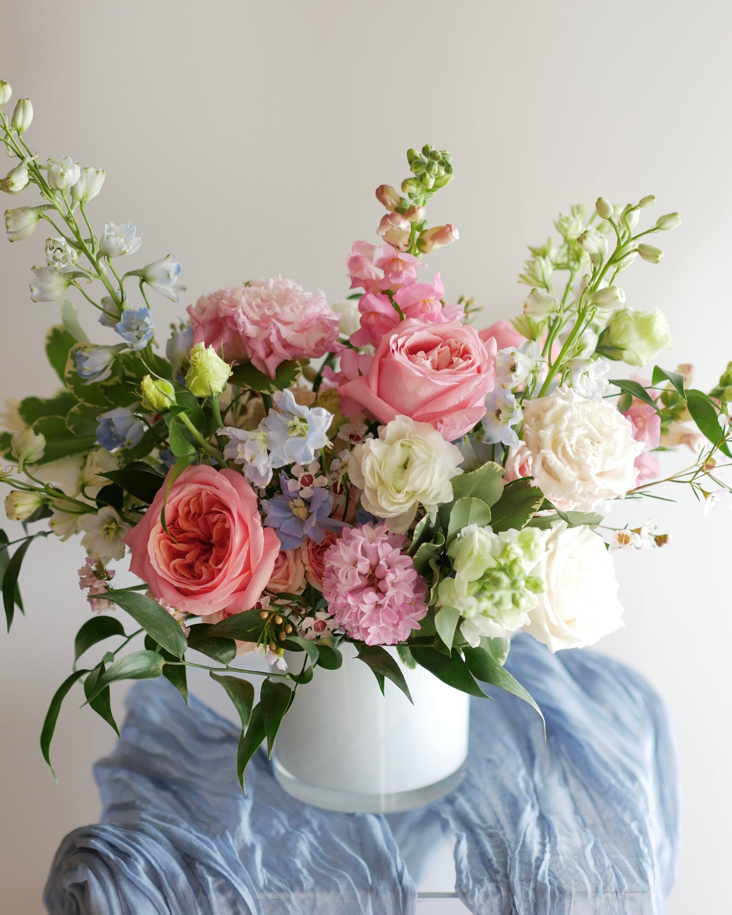 Same Day Flower Delivery Boston, boston same day flower delivery, flower delivery boston same day, Florist Quincy, Quincy Flower Shop, Flower Delivery Boston, Quincy MA Florist, Quincy Flowers, Quincy Florist, Flowers Quincy, Flower Arrangement. Hat box. Flower Hat box Boston. Flower delivery Boston. Bouquet. Flower arrangement. Flower delivery Boston. Same Day Delivery. Flowers. Quincy Florist. Flower Delivery in Quincy. Flower Delivery Quincy MA,