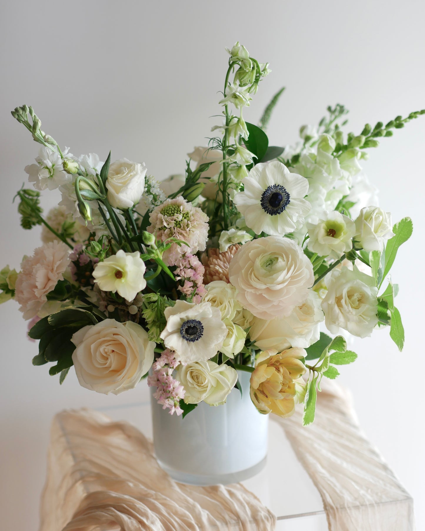 Same Day Flower Delivery Boston, boston same day flower delivery, flower delivery boston same day, Florist Quincy, Quincy Flower Shop, Flower Delivery Boston, Quincy MA Florist, Quincy Flowers, Quincy Florist, Flowers Quincy, Flower Arrangement. Hat box. Flower Hat box Boston. Flower delivery Boston. Bouquet. Flower arrangement. Flower delivery Boston. Same Day Delivery. Flowers. Quincy Florist. Flower Delivery in Quincy. Flower Delivery Quincy MA,
