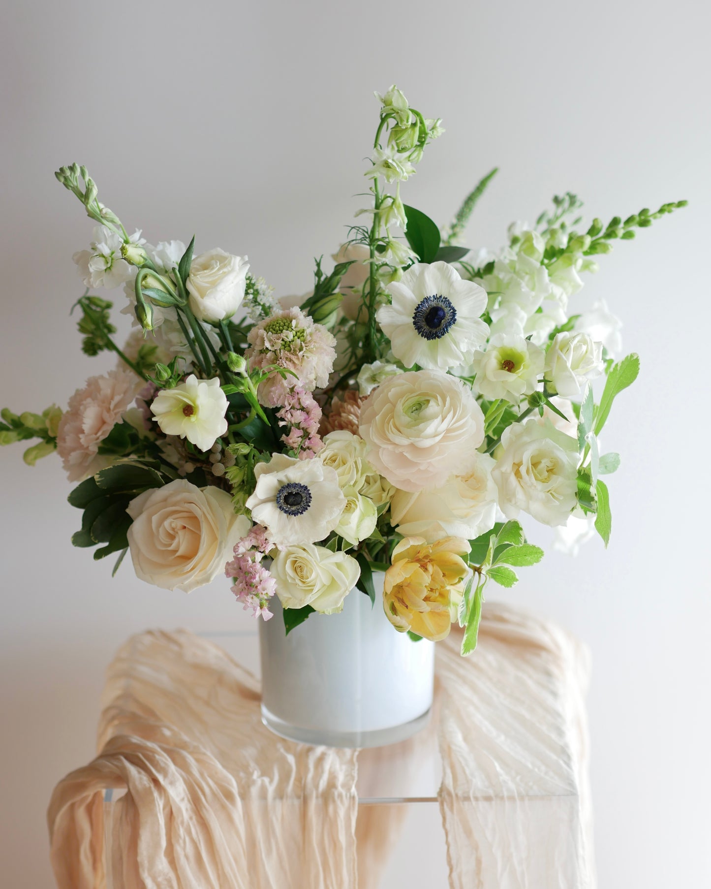 Same Day Flower Delivery Boston, boston same day flower delivery, flower delivery boston same day, Florist Quincy, Quincy Flower Shop, Flower Delivery Boston, Quincy MA Florist, Quincy Flowers, Quincy Florist, Flowers Quincy, Flower Arrangement. Hat box. Flower Hat box Boston. Flower delivery Boston. Bouquet. Flower arrangement. Flower delivery Boston. Same Day Delivery. Flowers. Quincy Florist. Flower Delivery in Quincy. Flower Delivery Quincy MA,