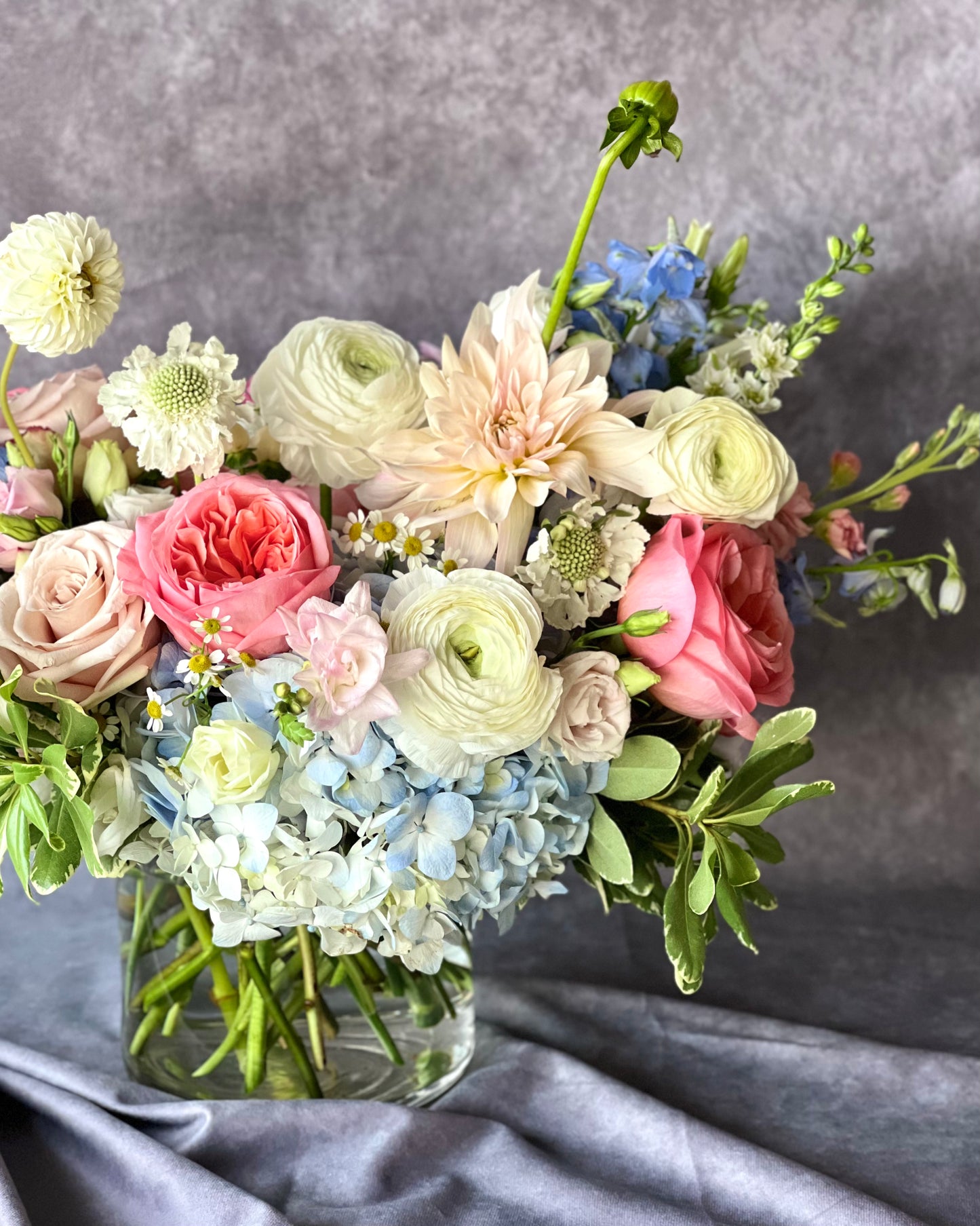 Same Day Flower Delivery Boston, boston same day flower delivery, flower delivery boston same day, Florist Quincy, Quincy Flower Shop, Flower Delivery Boston, Quincy MA Florist, Quincy Flowers, Quincy Florist, Flowers Quincy, Flower Arrangement. Hat box. Flower Hat box Boston. Flower delivery Boston. Bouquet. Flower arrangement. Flower delivery Boston. Same Day Delivery. Flowers. Quincy Florist. Flower Delivery in Quincy. Flower Delivery Quincy MA,