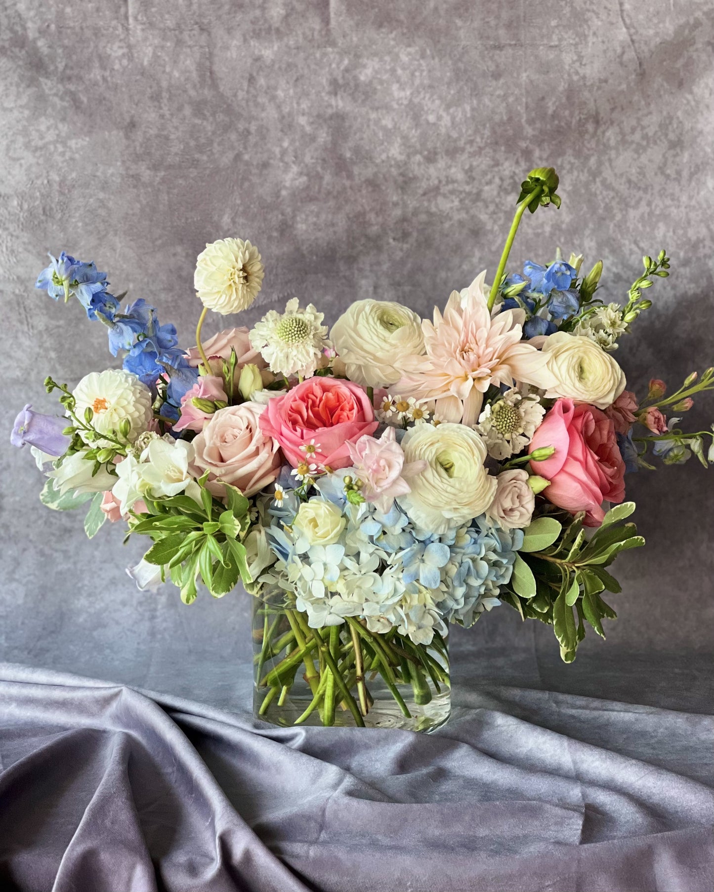 Same Day Flower Delivery Boston, boston same day flower delivery, flower delivery boston same day, Florist Quincy, Quincy Flower Shop, Flower Delivery Boston, Quincy MA Florist, Quincy Flowers, Quincy Florist, Flowers Quincy, Flower Arrangement. Hat box. Flower Hat box Boston. Flower delivery Boston. Bouquet. Flower arrangement. Flower delivery Boston. Same Day Delivery. Flowers. Quincy Florist. Flower Delivery in Quincy. Flower Delivery Quincy MA,