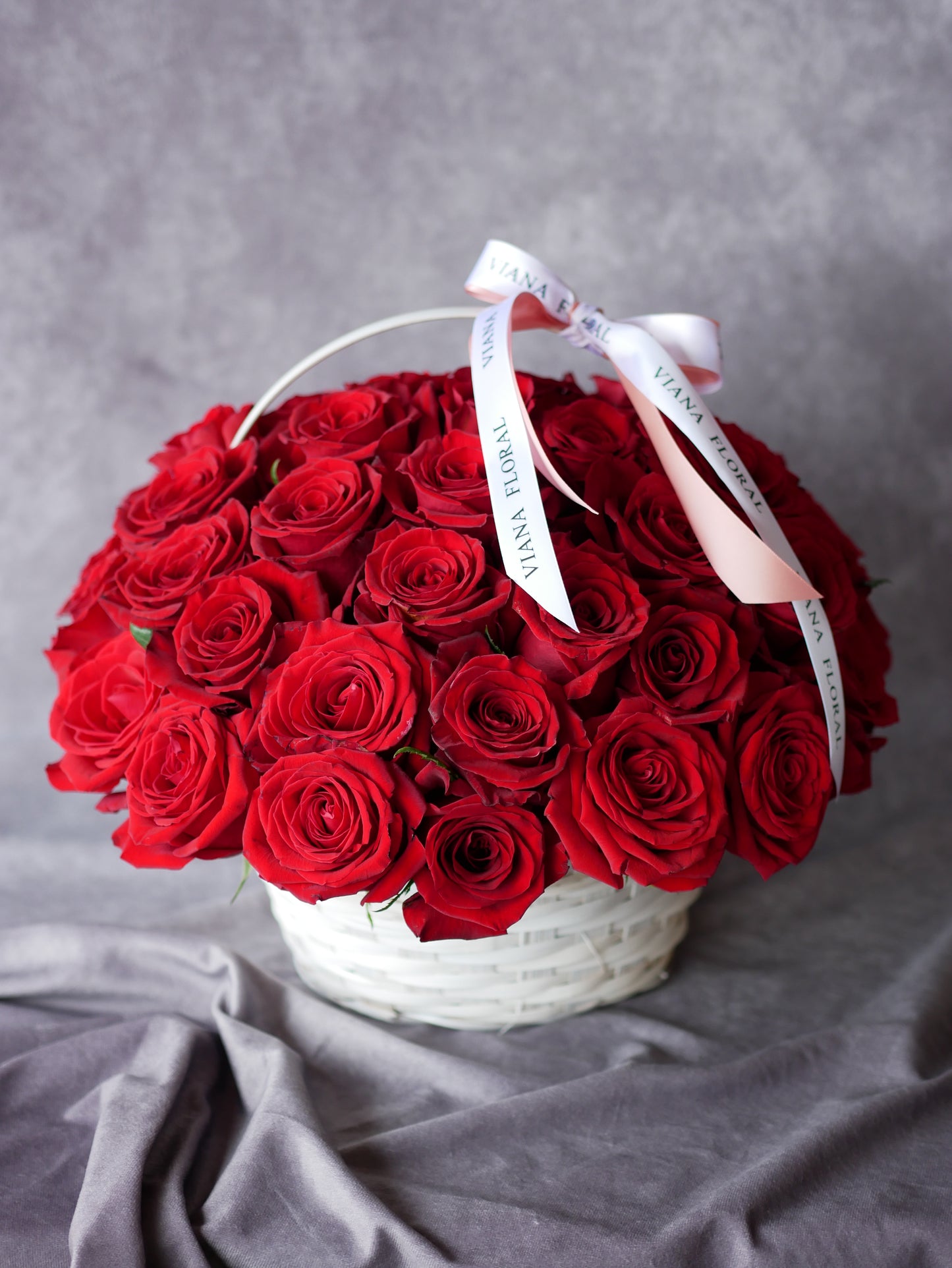 Flower Arrangement. Flower Delivery Boston. Roses. Bouquet. Flower arrangement. Flower delivery Boston. Same Day Delivery. Flowers. Quincy Florist. Flower Delivery in Quincy. Roses in a basket, Valentine's Day Flowers.