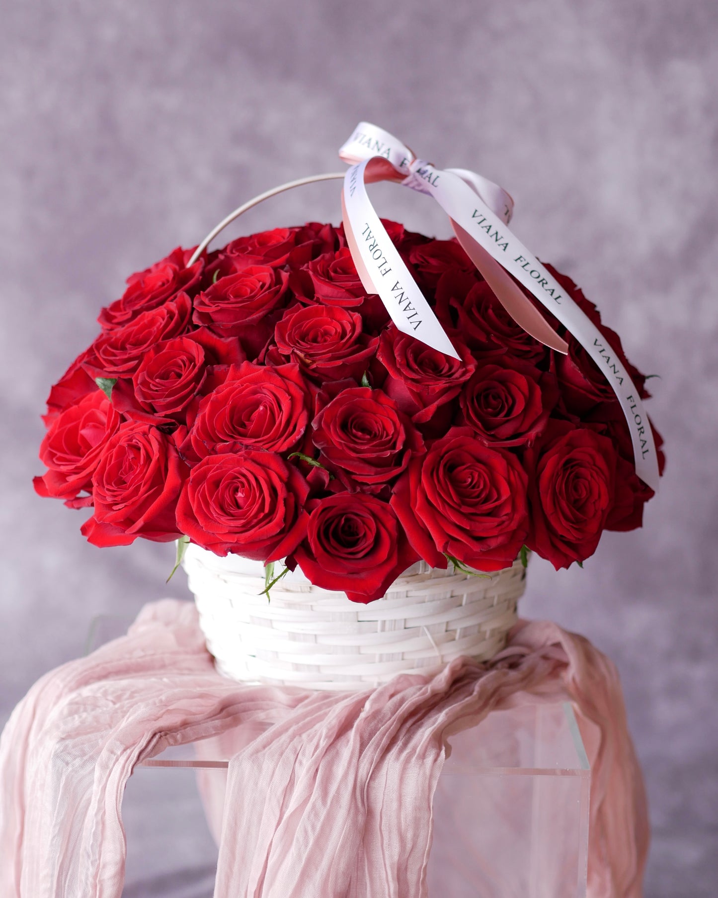 Flower Arrangement. Flower Delivery Boston. Roses. Bouquet. Flower arrangement. Flower delivery Boston. Same Day Delivery. Flowers. Quincy Florist. Flower Delivery in Quincy. Roses in a basket, Valentine's Day Flowers.