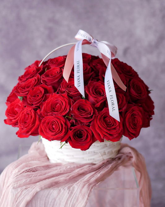 Flower Arrangement. Flower Delivery Boston. Roses. Bouquet. Flower arrangement. Flower delivery Boston. Same Day Delivery. Flowers. Quincy Florist. Flower Delivery in Quincy. Roses in a basket, Valentine's Day Flowers.