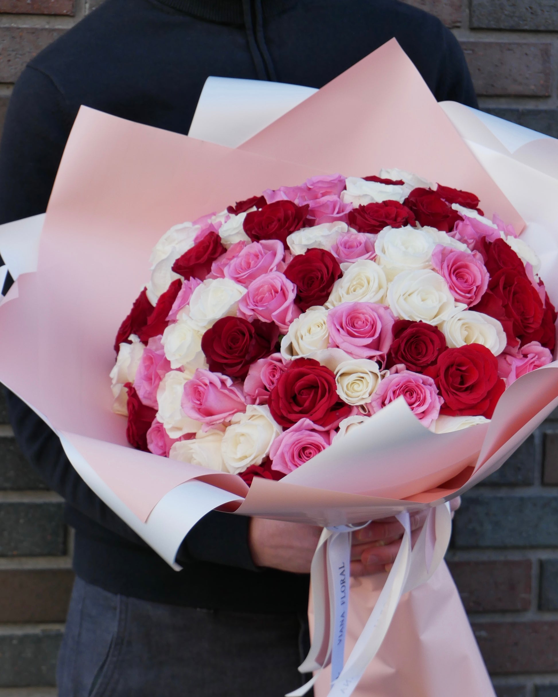 Flower Arrangement. Flower Delivery Boston. Roses. Bouquet. Flower arrangement. Flower delivery Boston. Same Day Delivery. Flowers. Quincy Florist. Flower Delivery in Quincy. Roses in a basket, Valentine's Day Flowers.